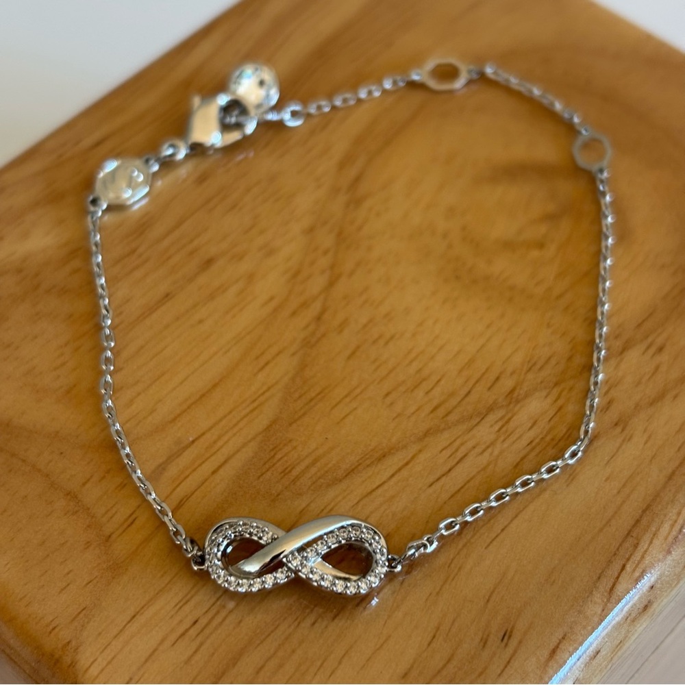 Swarovski Hyperbola Infinity Bracelet